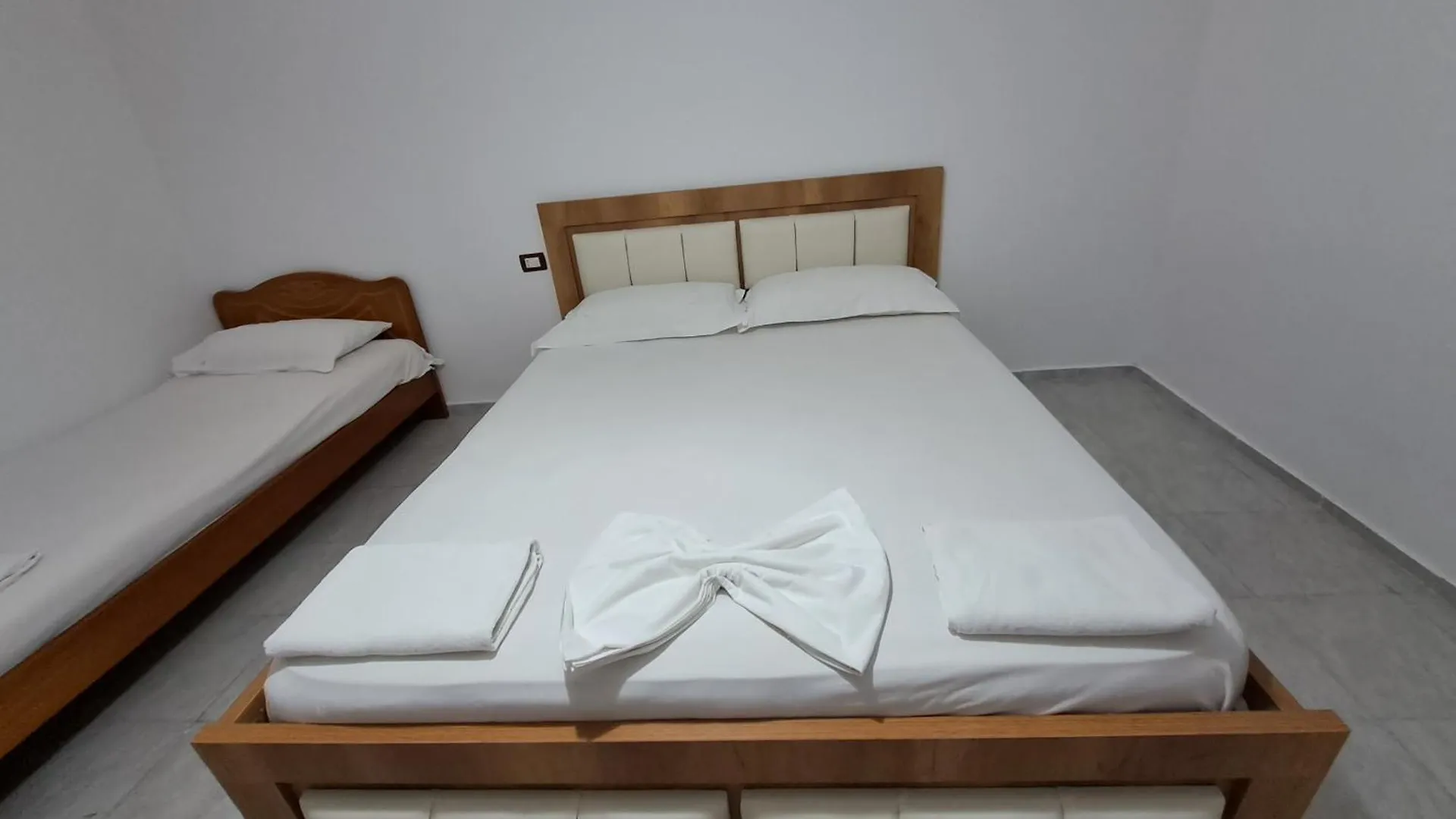 **  Gjirokastër Guest House Argjiro Castle אלבניה