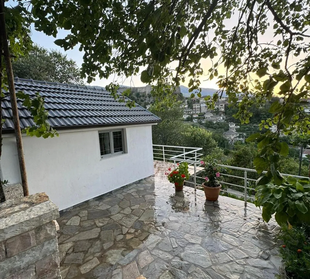 **  Guest House Argjiro Castle Gjirokastra Albánia