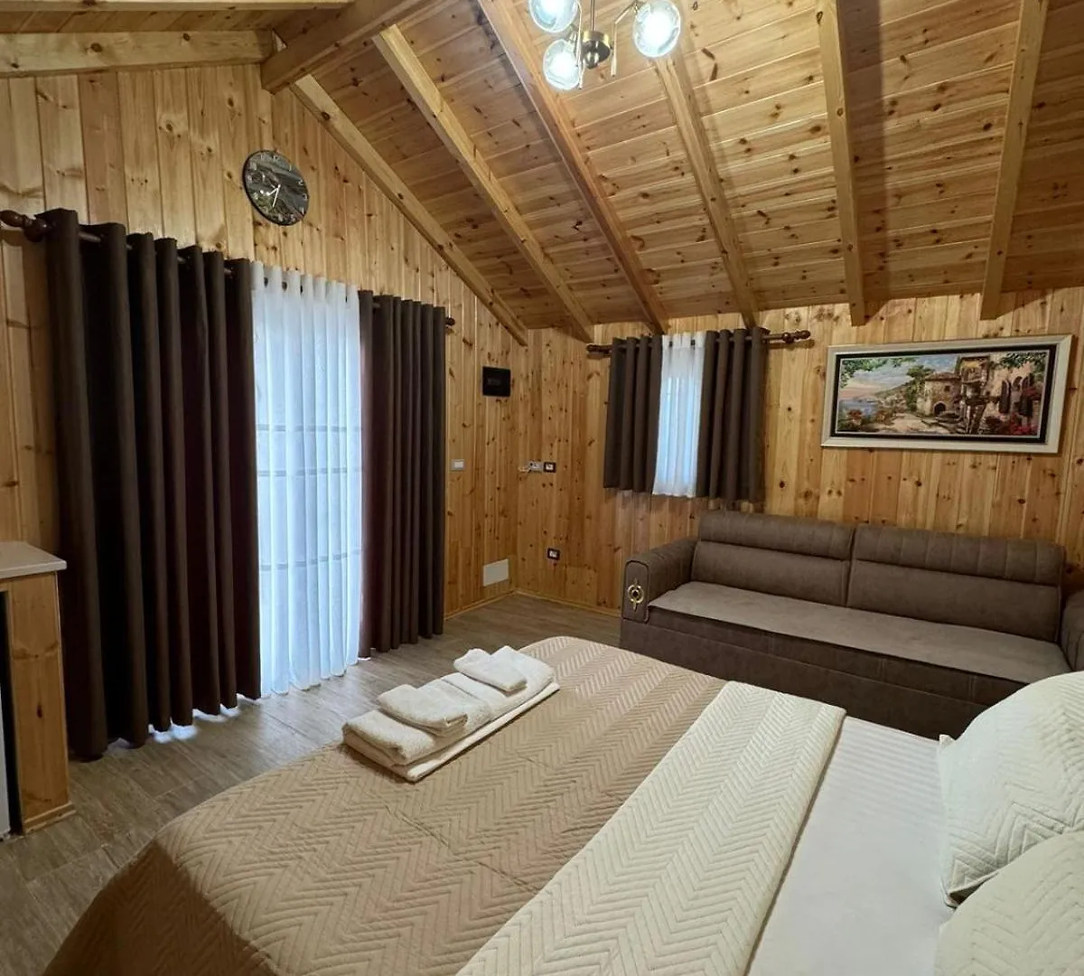 **  Gjirokastër Guest House Argjiro Castle אלבניה