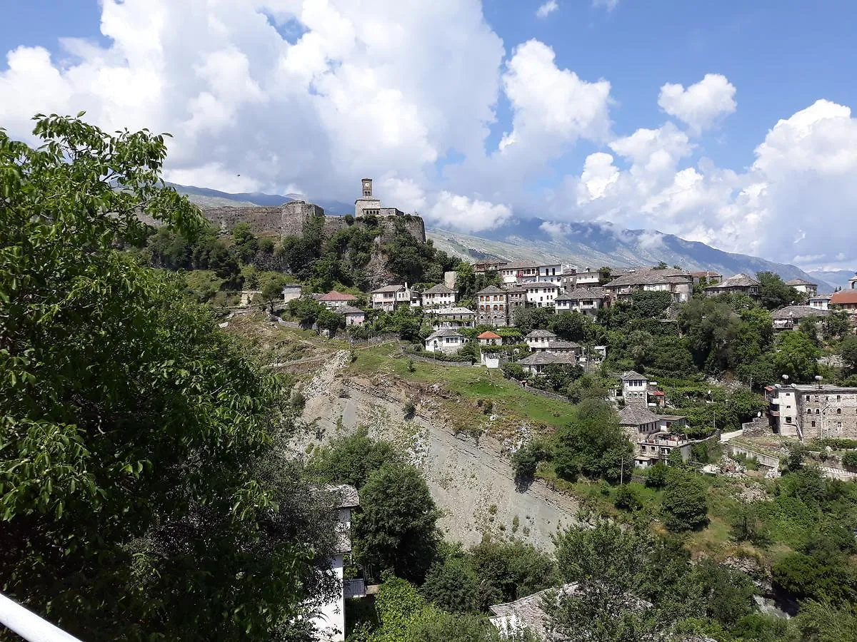 Guest House Argjiro Castle Gjirokastër 2*,